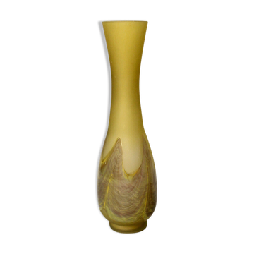 Vase en pâte de verre à long col