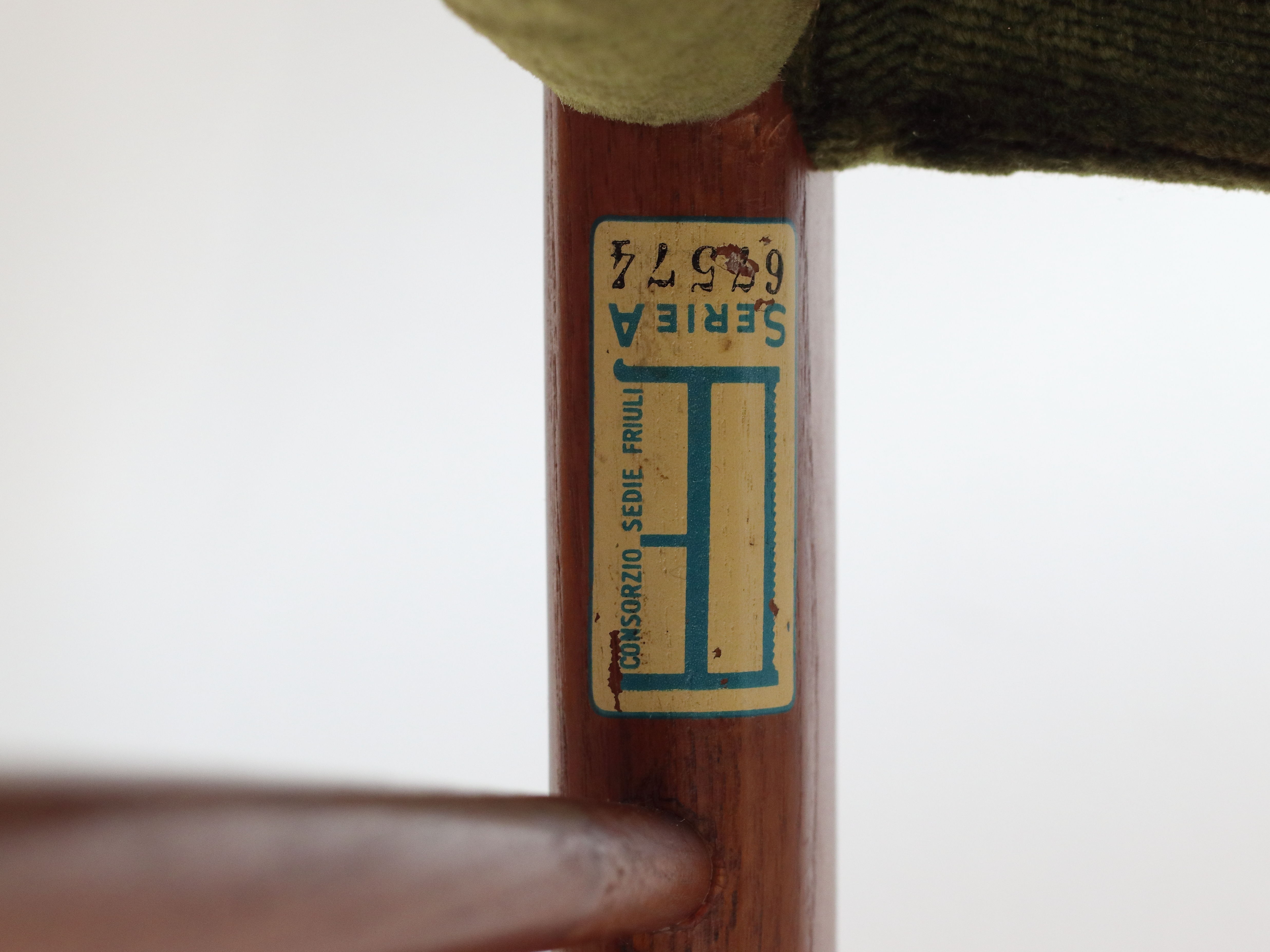 Paire de chaises de style scandinave Consorzio Sedie Friuli en chêne et velours