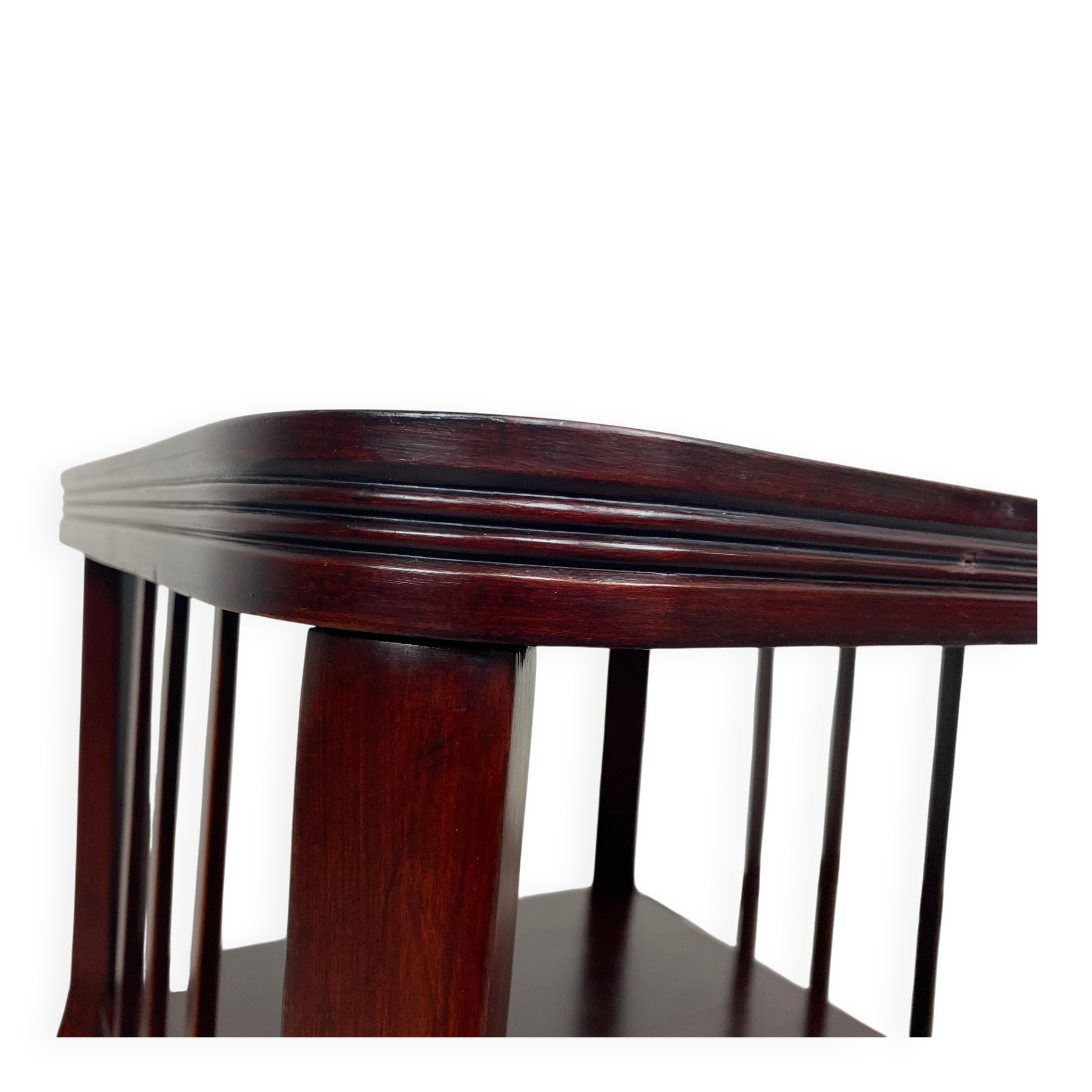 Table basse Sécession n°412 par Otto Wagner pour Thonet