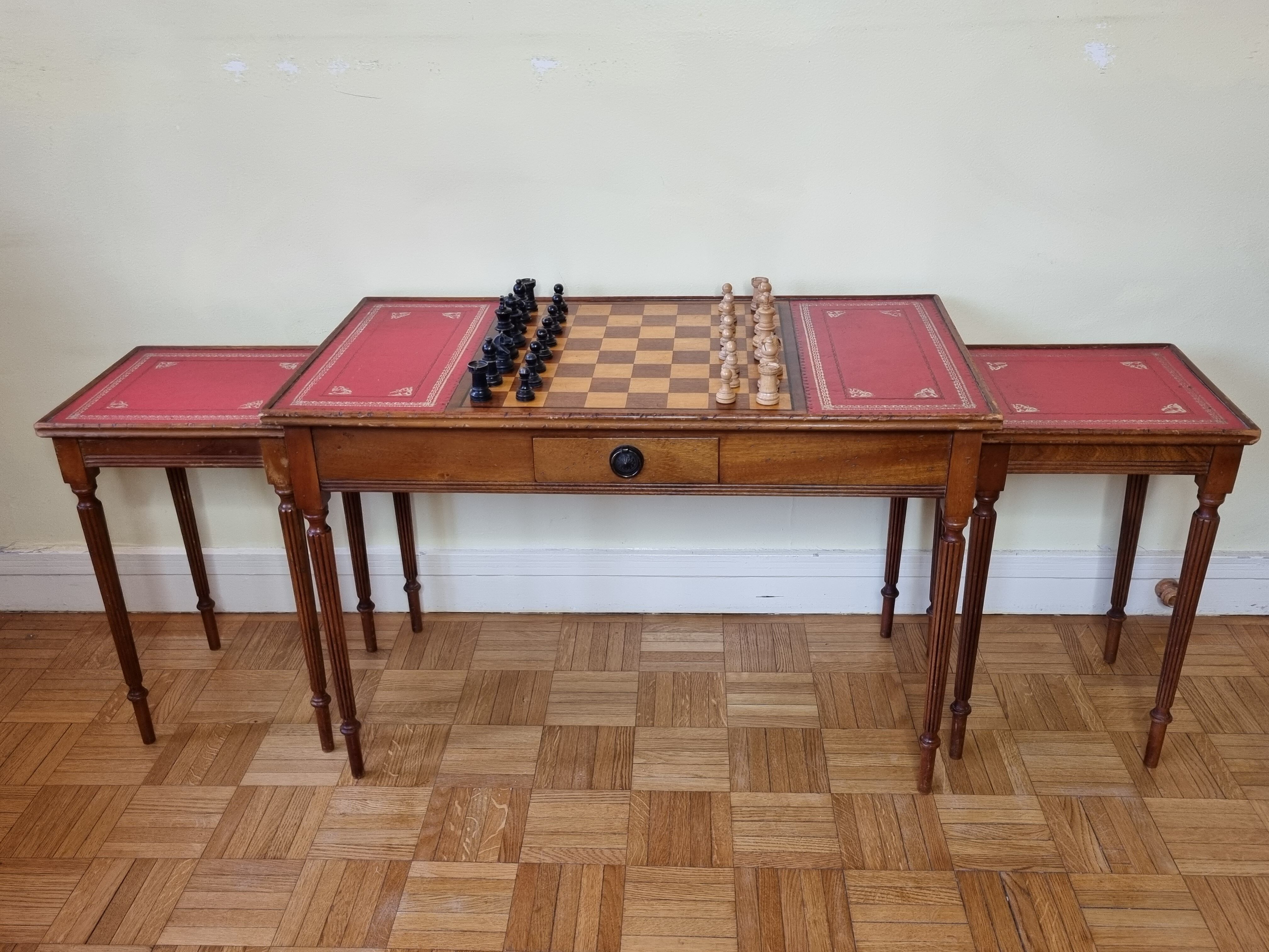 Louis Philippe style chess table and chess game with leather and wood tablets