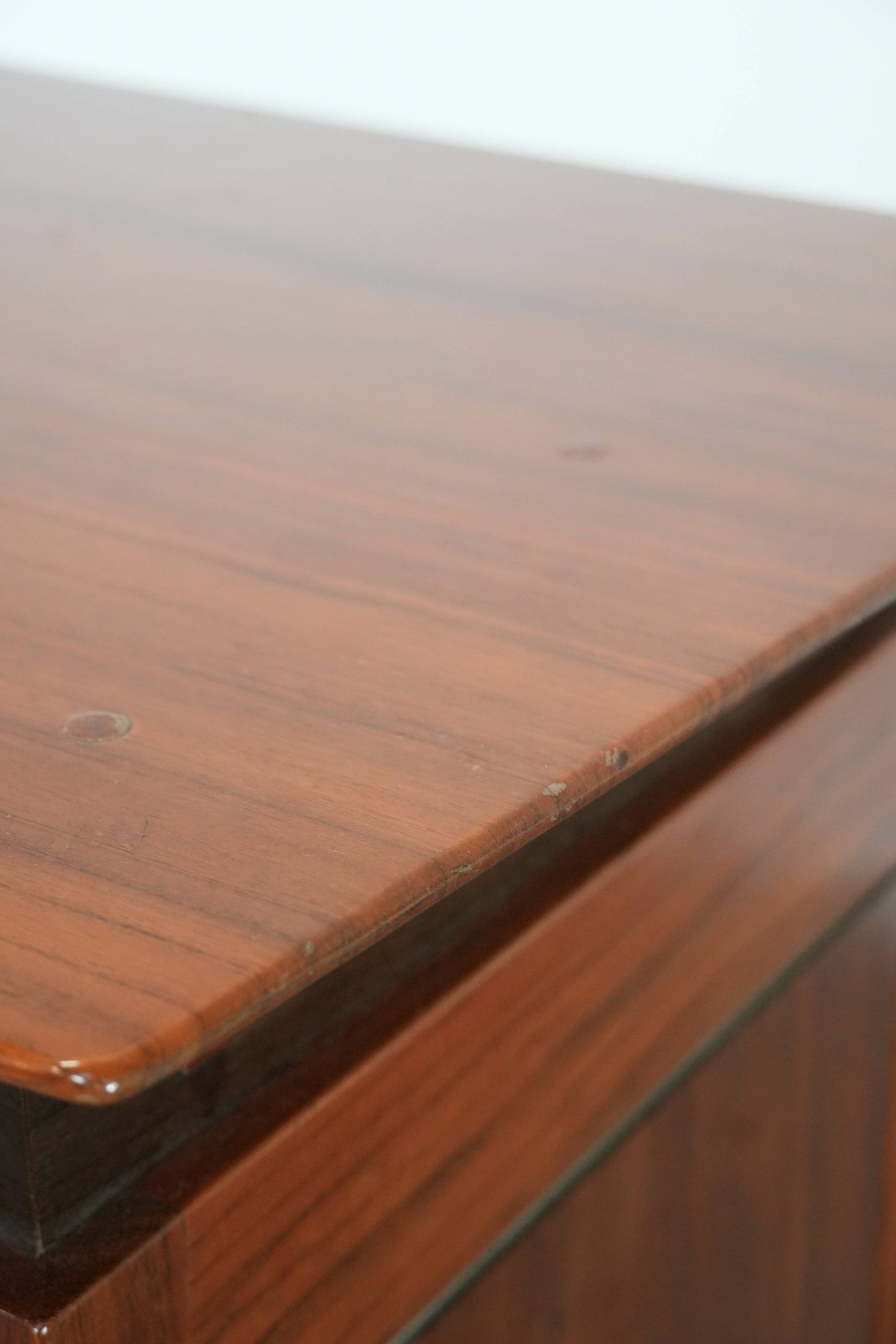 Art Deco design chest of drawers with 6 drawers and remarkable details