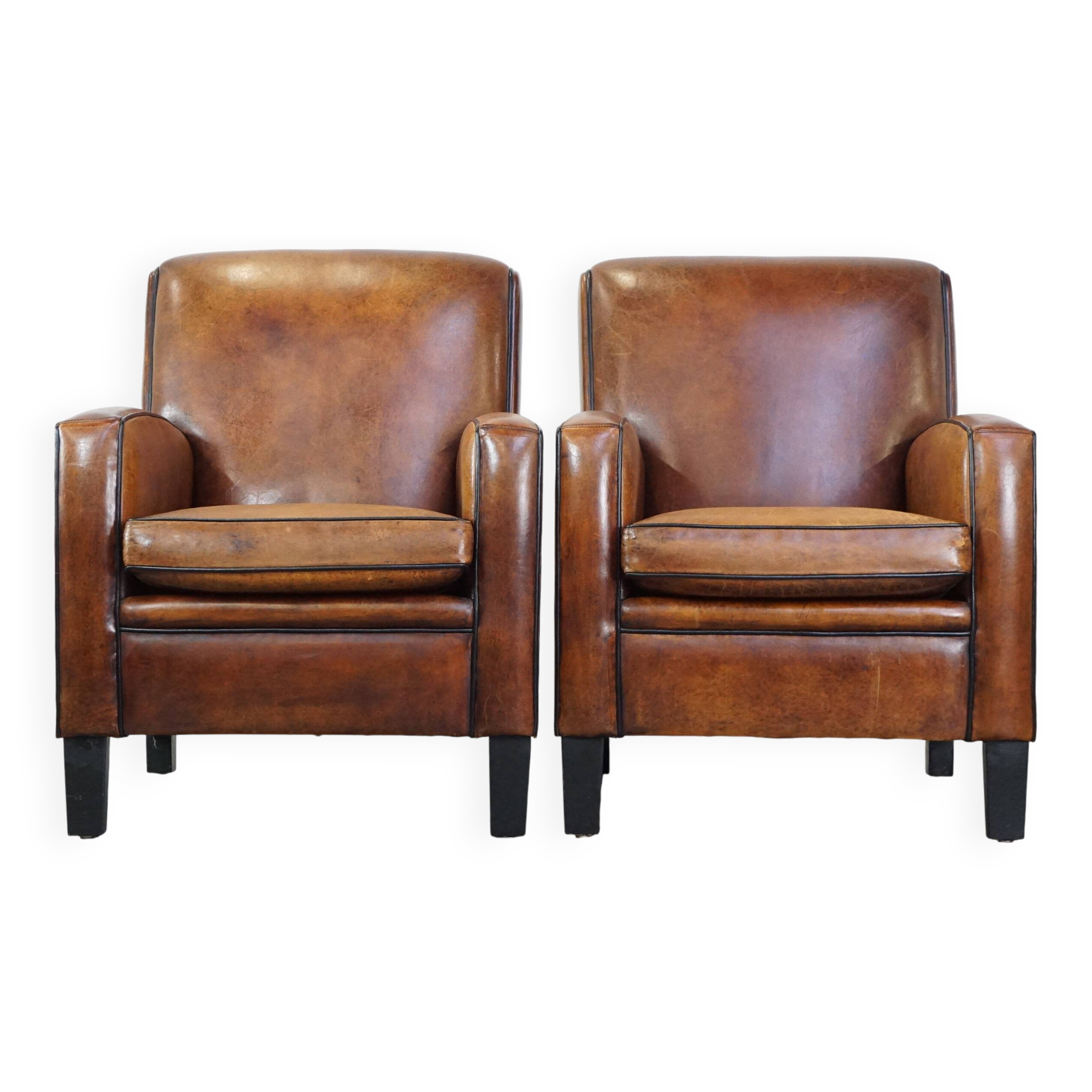 Set of 2 characterful, comfortable armchairs made of sheepskin leather with a sleek Art Deco design