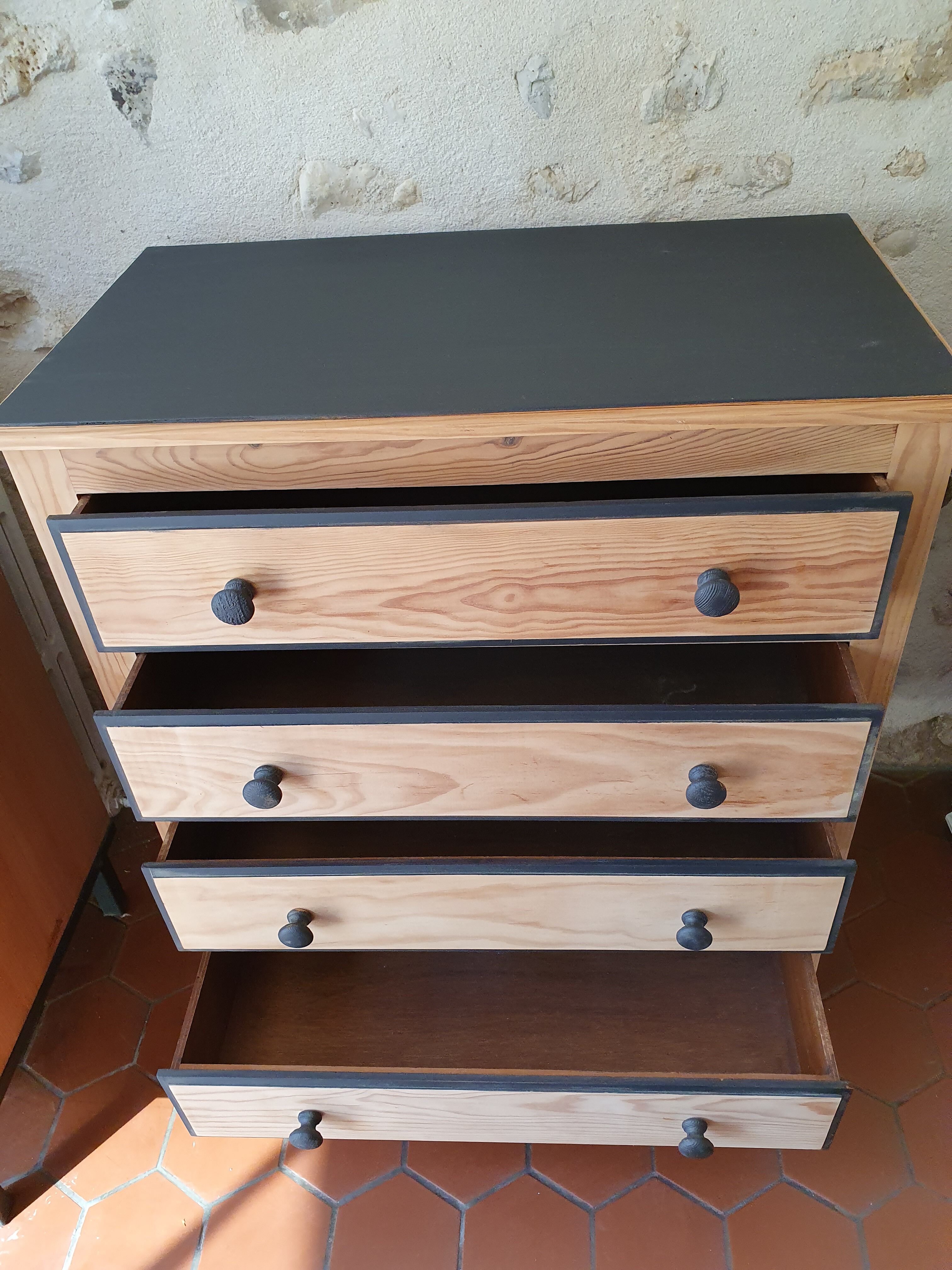 Vintage chest of drawers