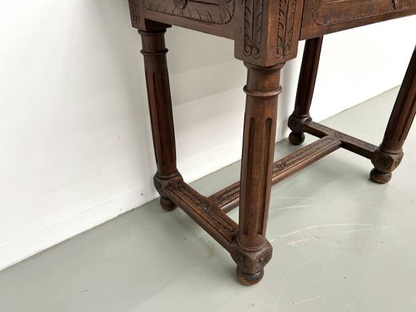 Table à écrire en chêne sculpté, XIXe siècle