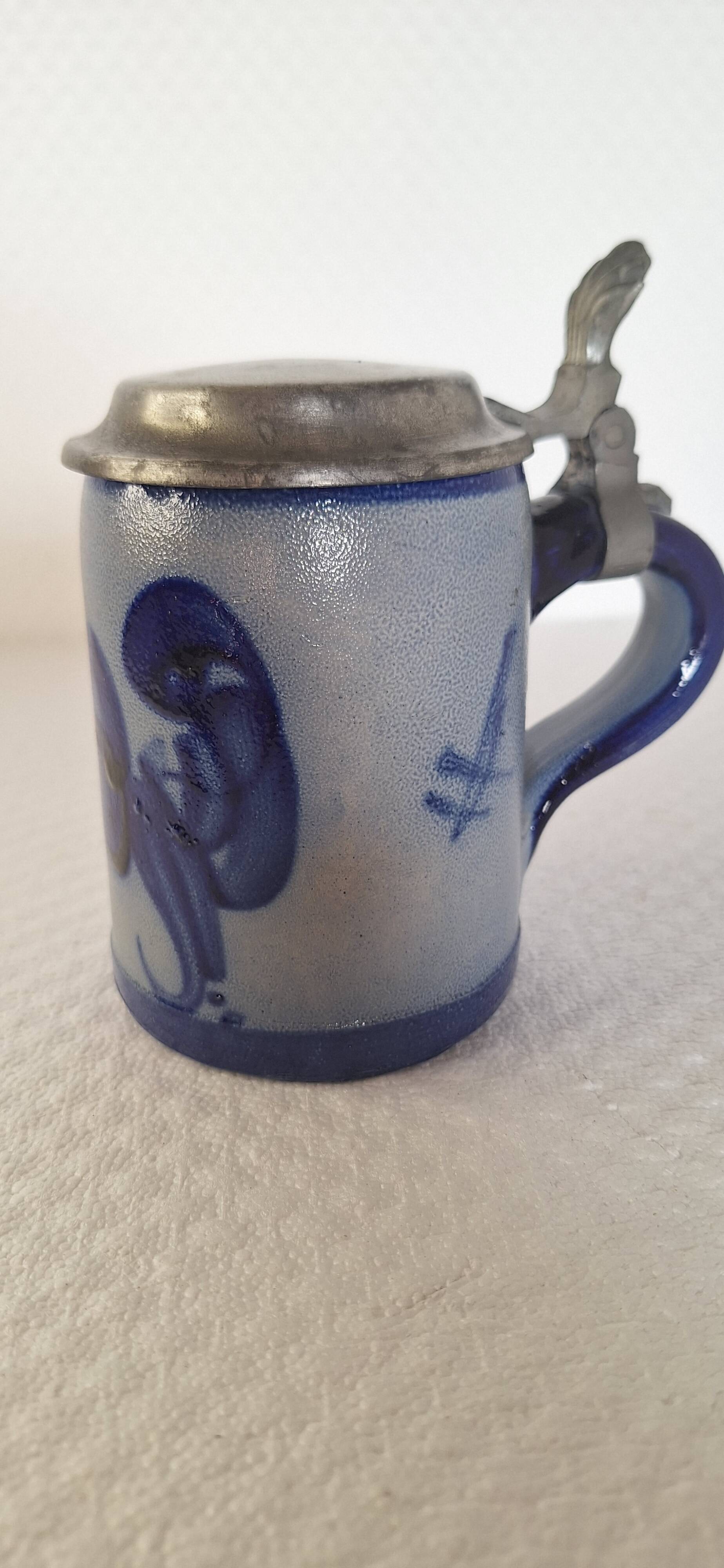 Beer mug with pure pewter lid