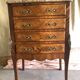 Petite commode « entre deux «