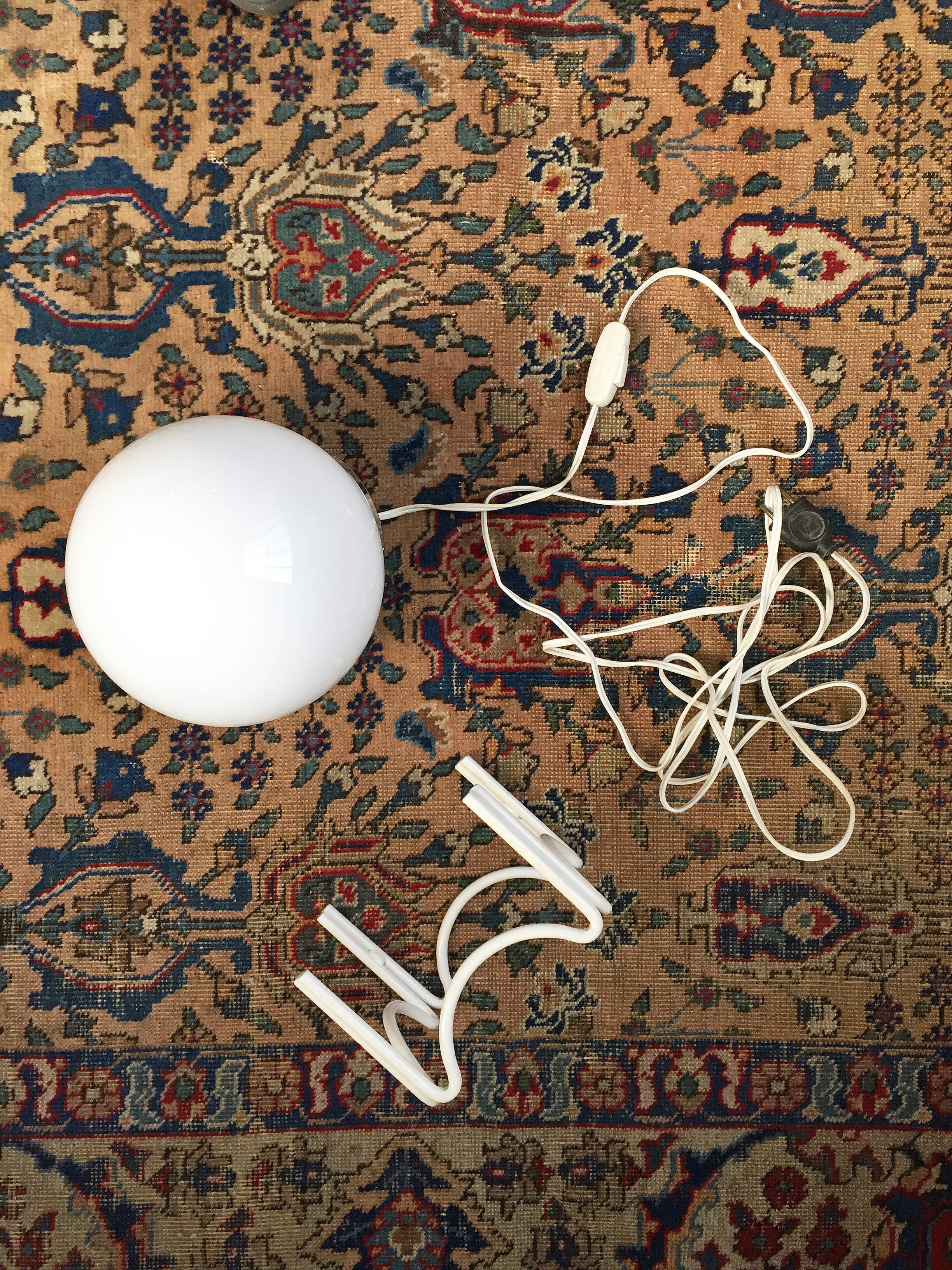 Lamp ball vintage tripod support