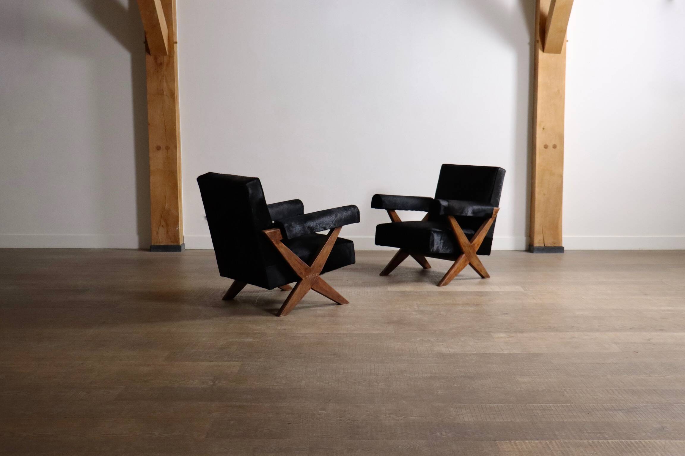 Paire de fauteuils lounge à jambes en X de Pierre Jeanneret, Chandigarh années 1960.