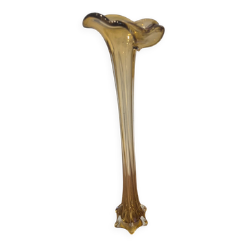 Vase soliflore "Swung Vase" mid-century en verre soufflé ambré