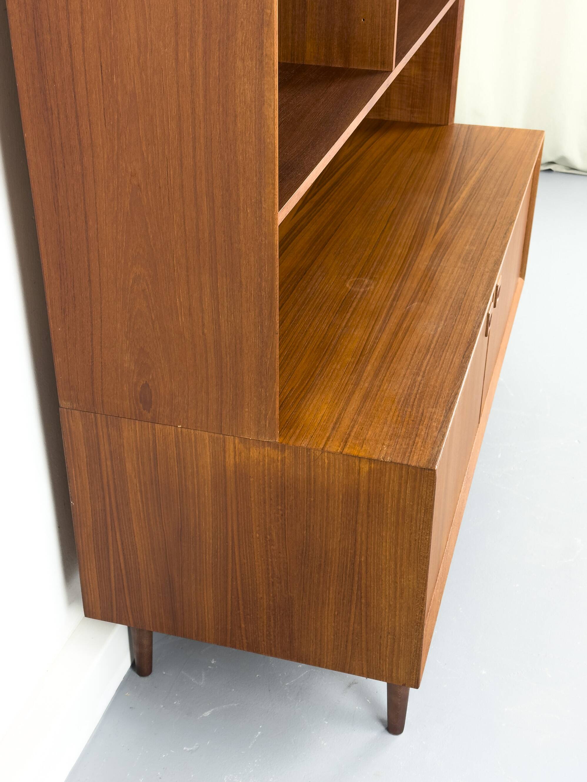 Buffet en teck avec étagère par Brouer Møbler, années 1960.