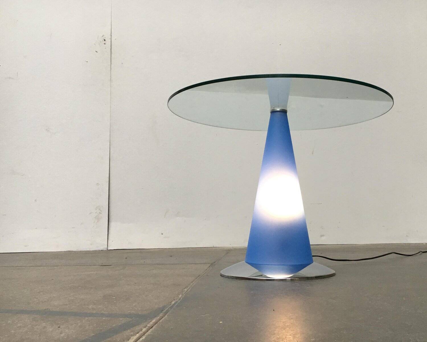 Birillo postmodern side table and floor lamp by Parisotto for Fontana Arte, 1980s