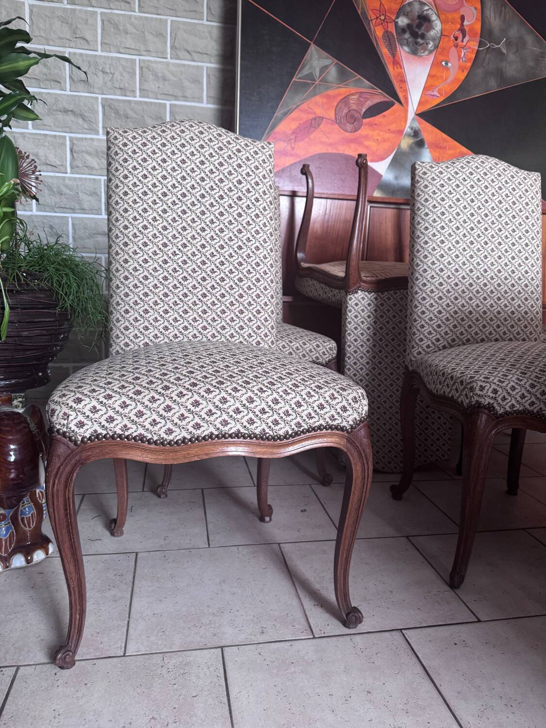 6 chaises Louis XV – tapisserie traditionnelle à ressorts – bois massi
