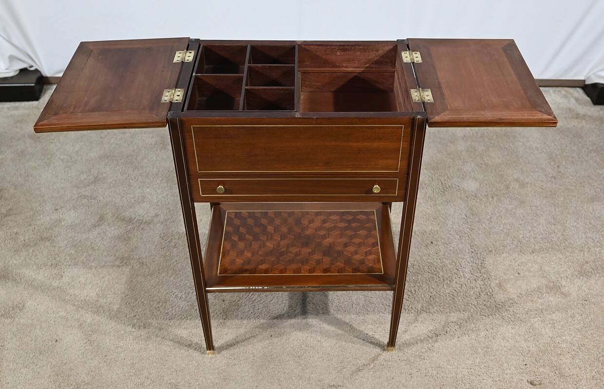 Small Mahogany Living Room Table, Directoire taste – Early 20th century