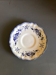 Lot of 4 vintage plates