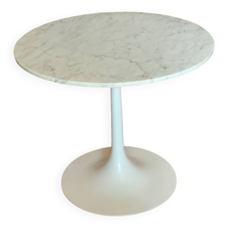 Carrara marble pedestal table
