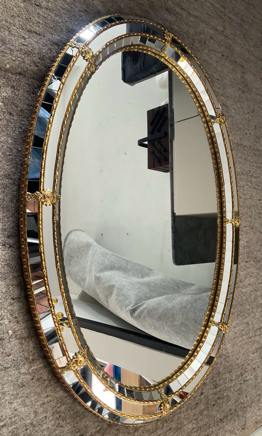 Vintage mirror in solid wood with brass and parcloses.