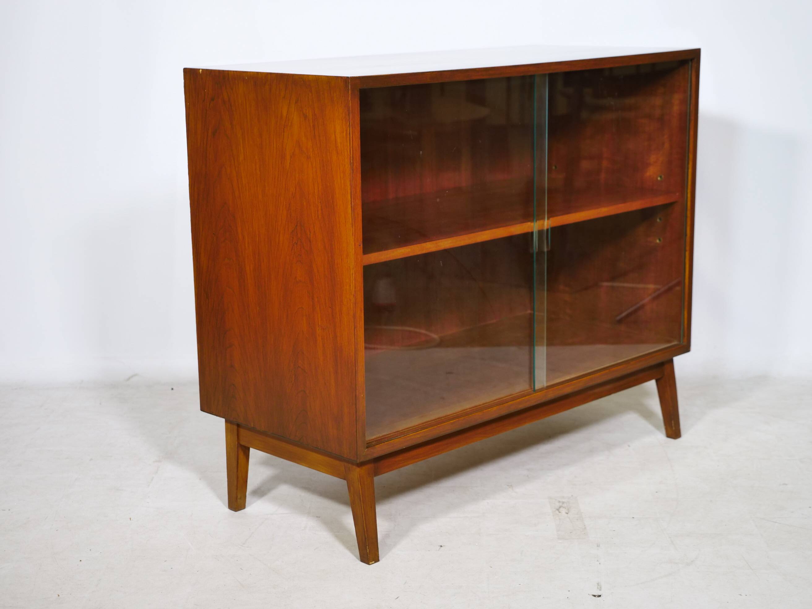 Buffet vitrine en teck des années 1960