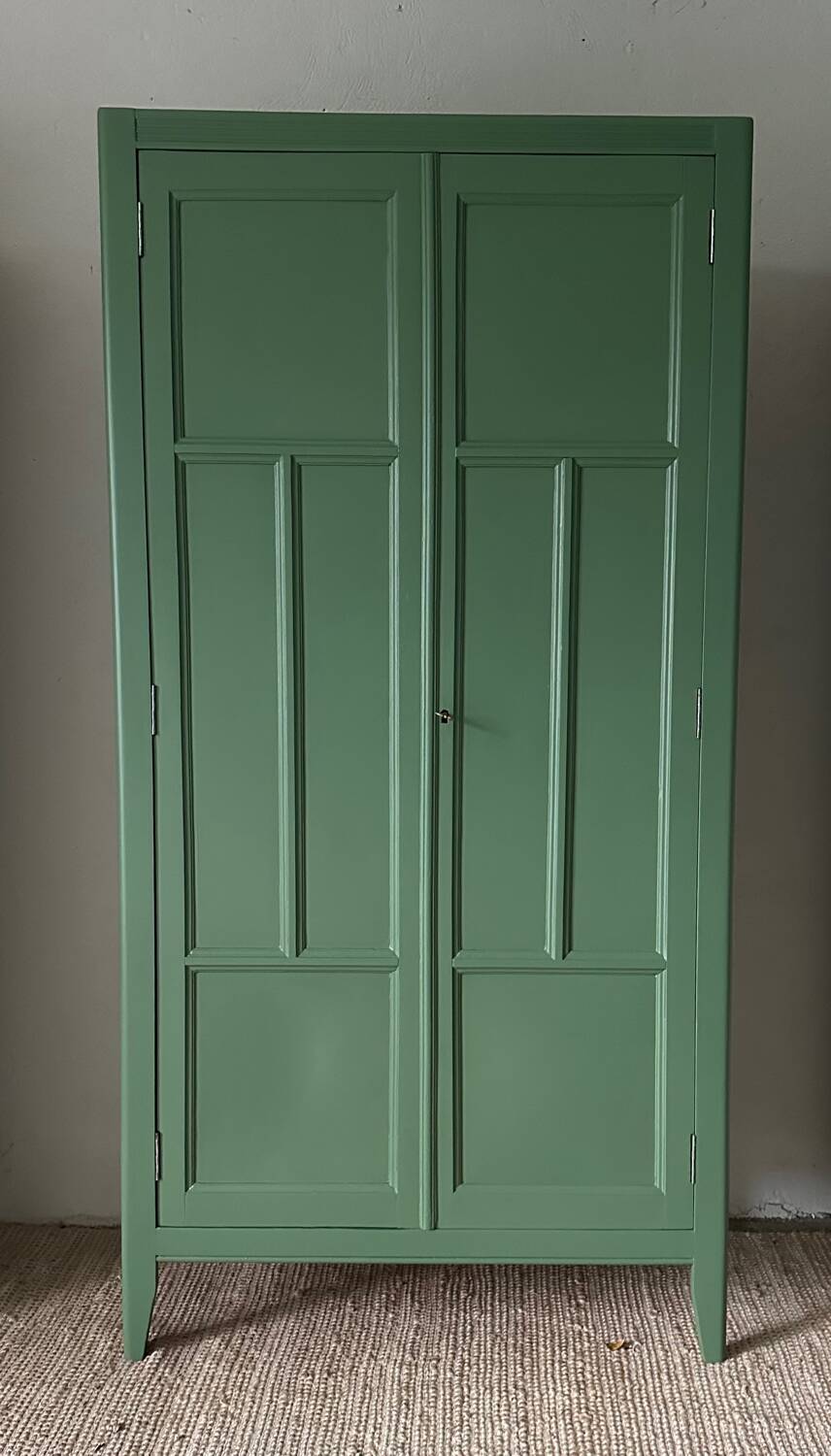 Armoire parisienne verte