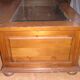 Table basse à plateau en verre biseauté et 3 tiroirs traversants
