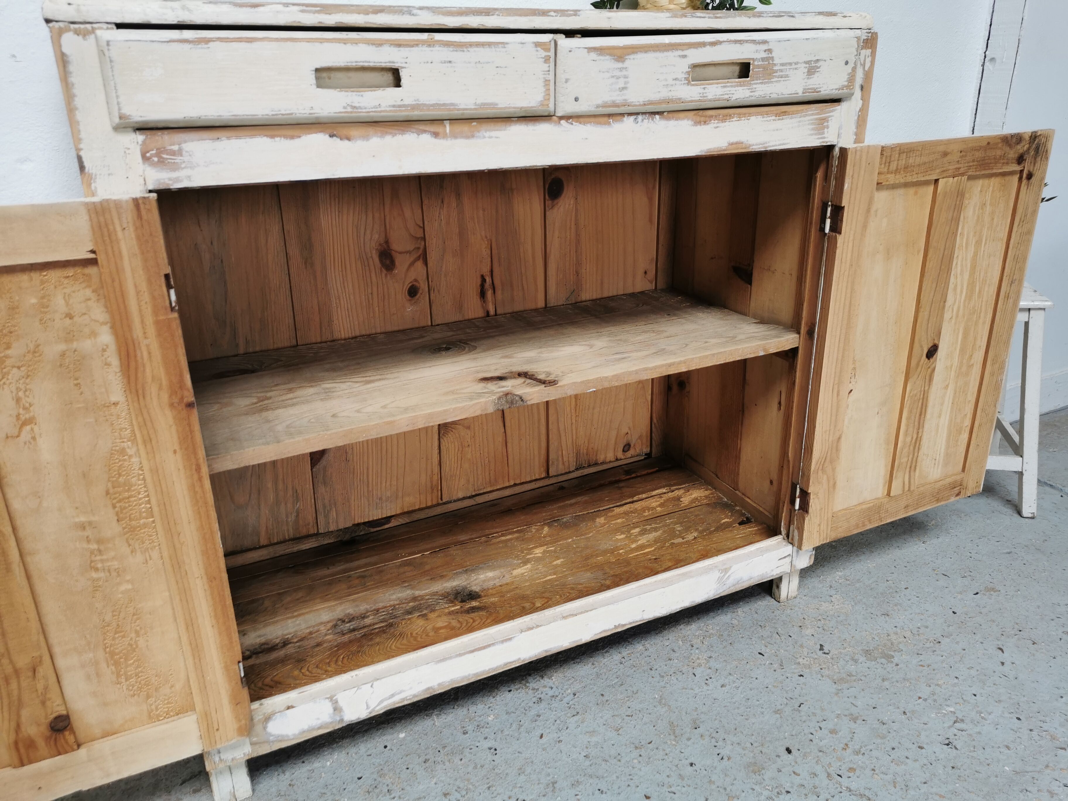 Buffet parisien vintage