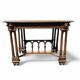Bureau style Renaissance en bois sculpté
