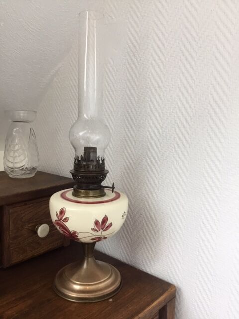 Oil lamp on old-footed Breton yellow copper foot