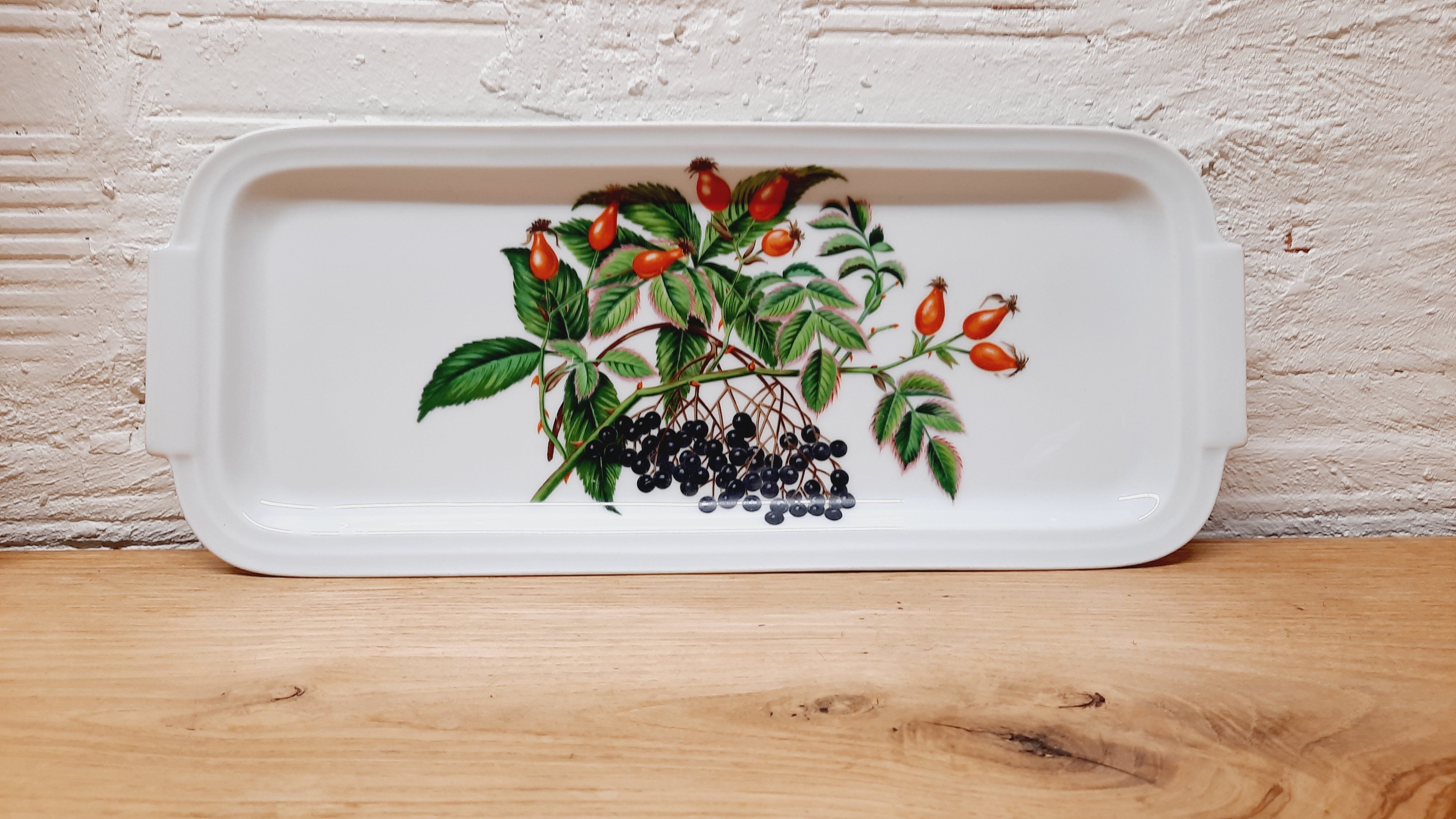 Wild fruit cake dish