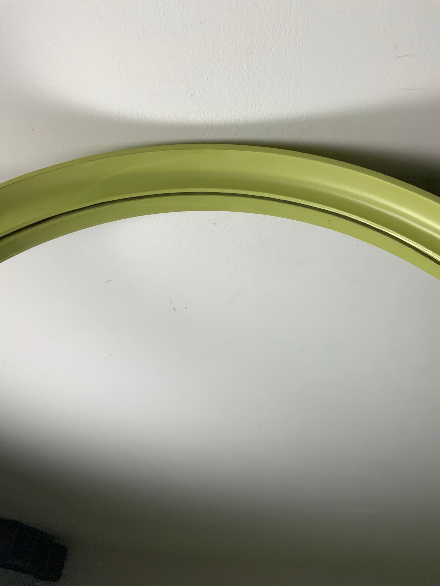 Round mirror
