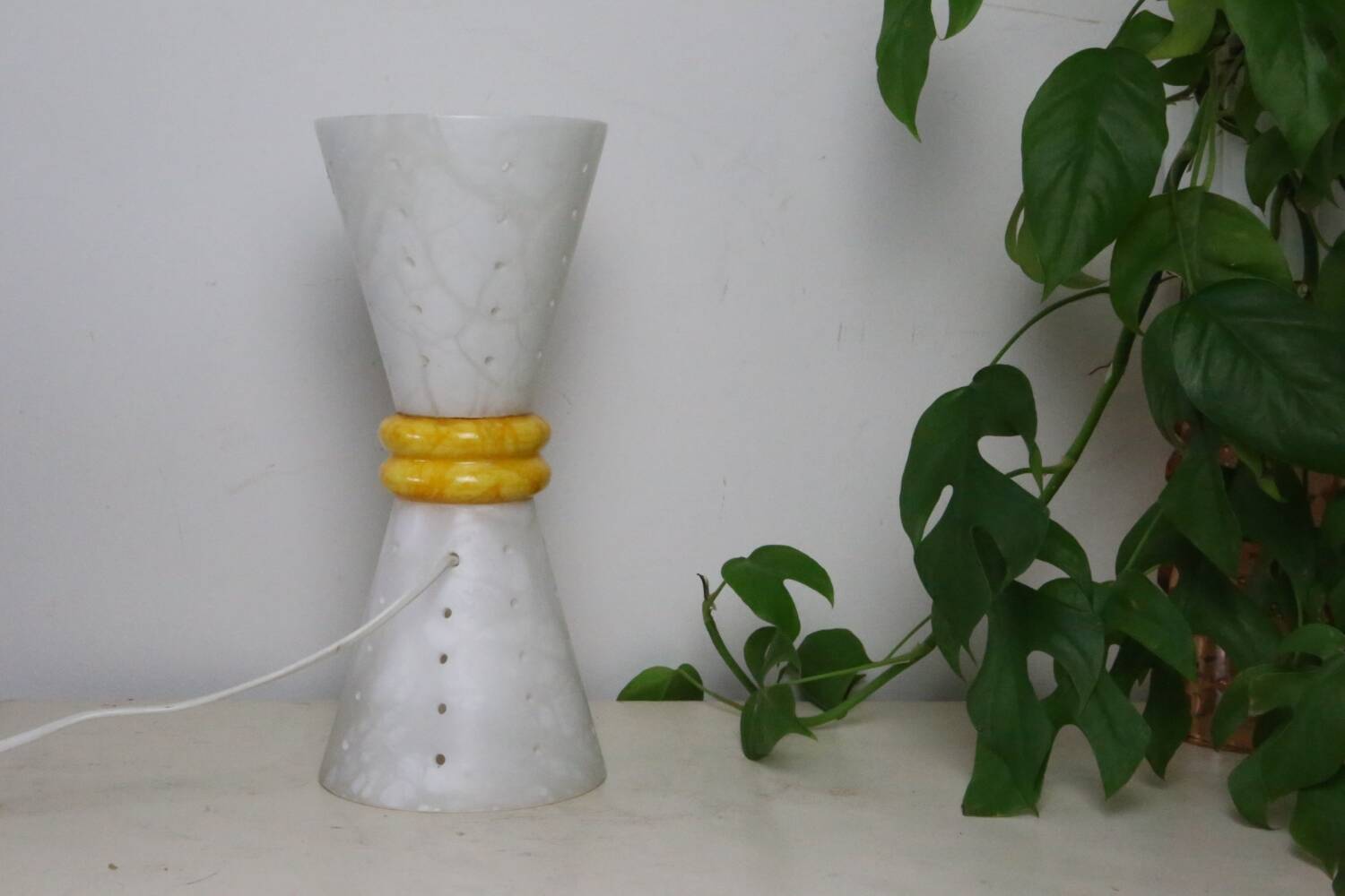 Alabaster and marble diabolo lamp