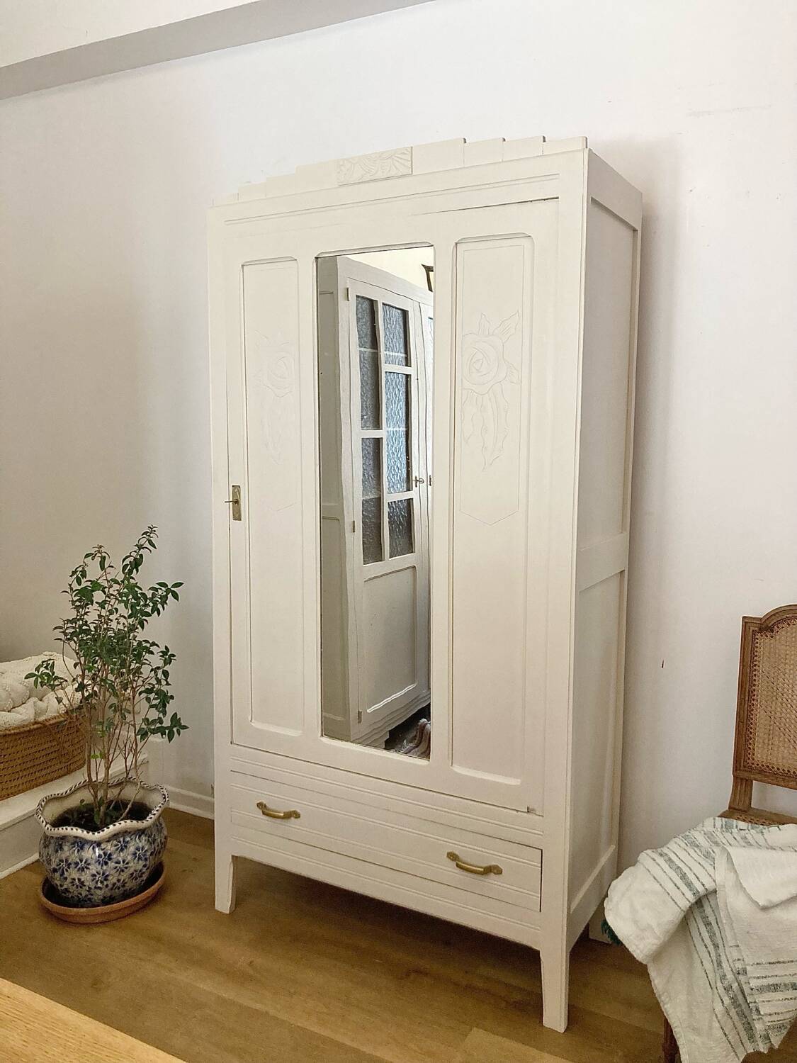 Small Parisian wardrobe