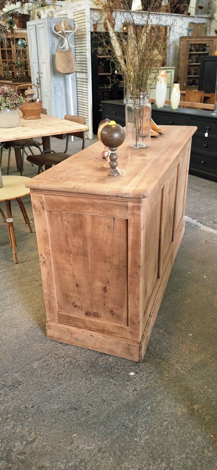 Antique counter