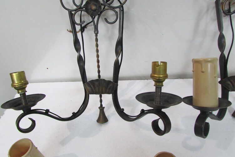 Paire d'appliques murales en fer couleur bronze