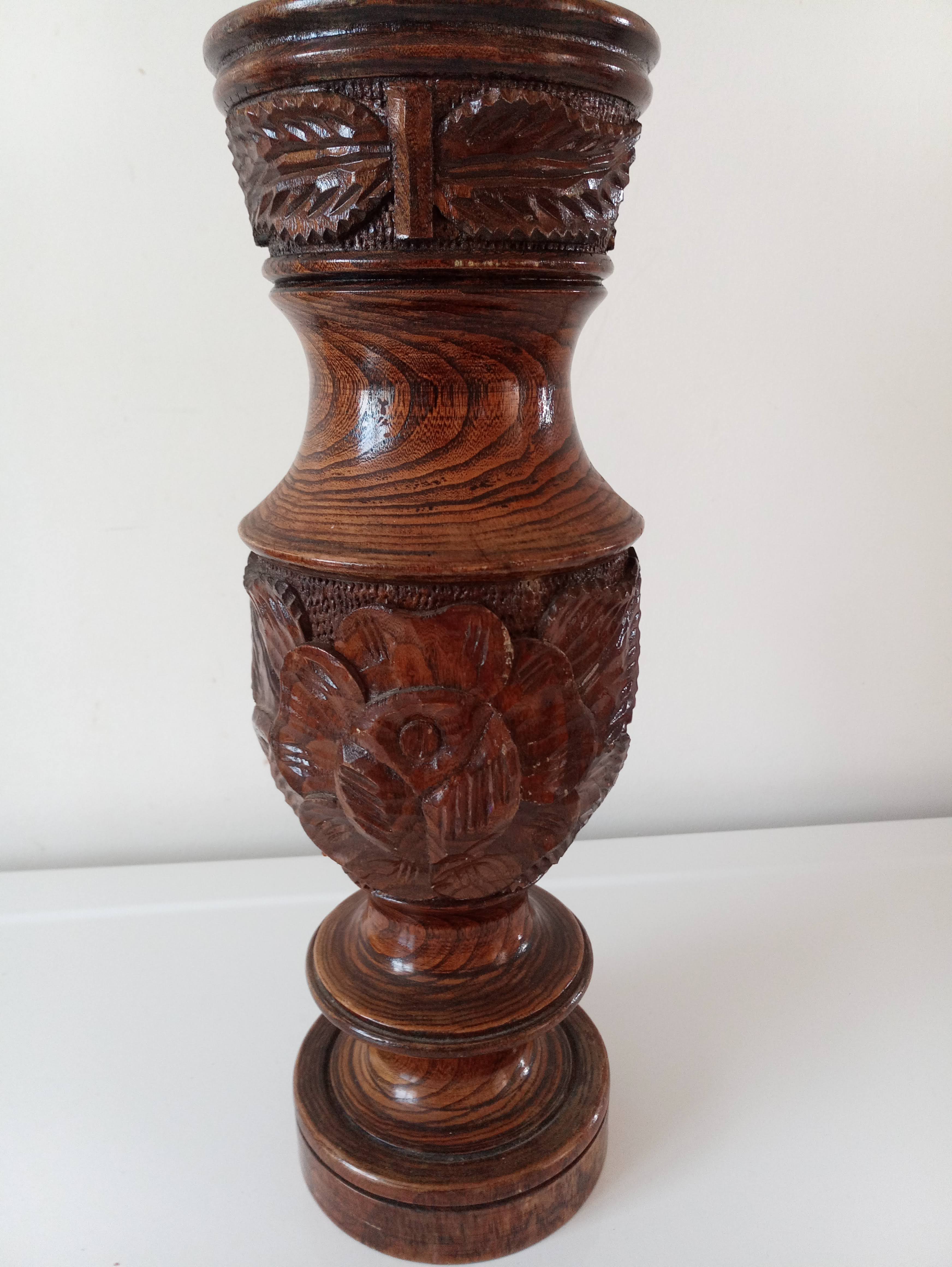 Vase bois massif sculpté à la main