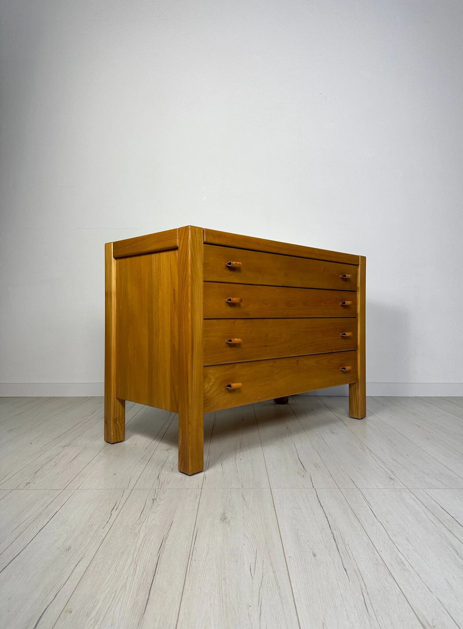 Commode française vintage en orme des années 1960, signée Maison Regain