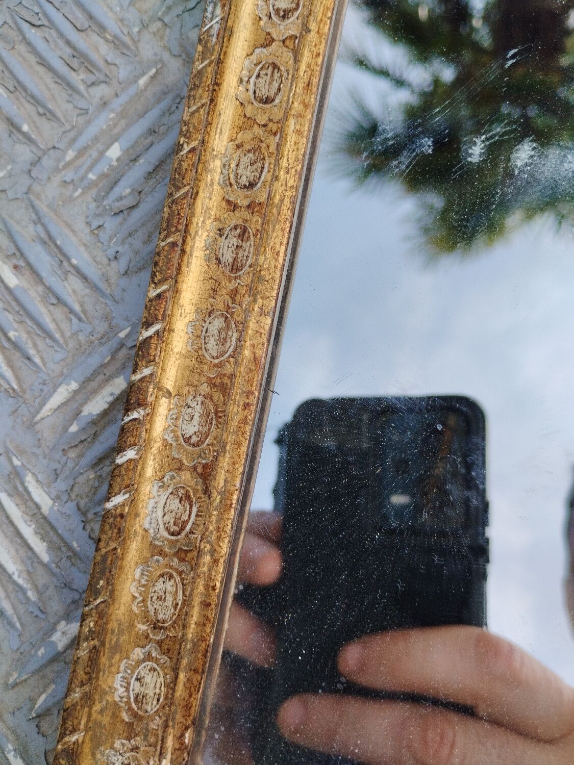 Antique Venetian mirror in gilded wood
