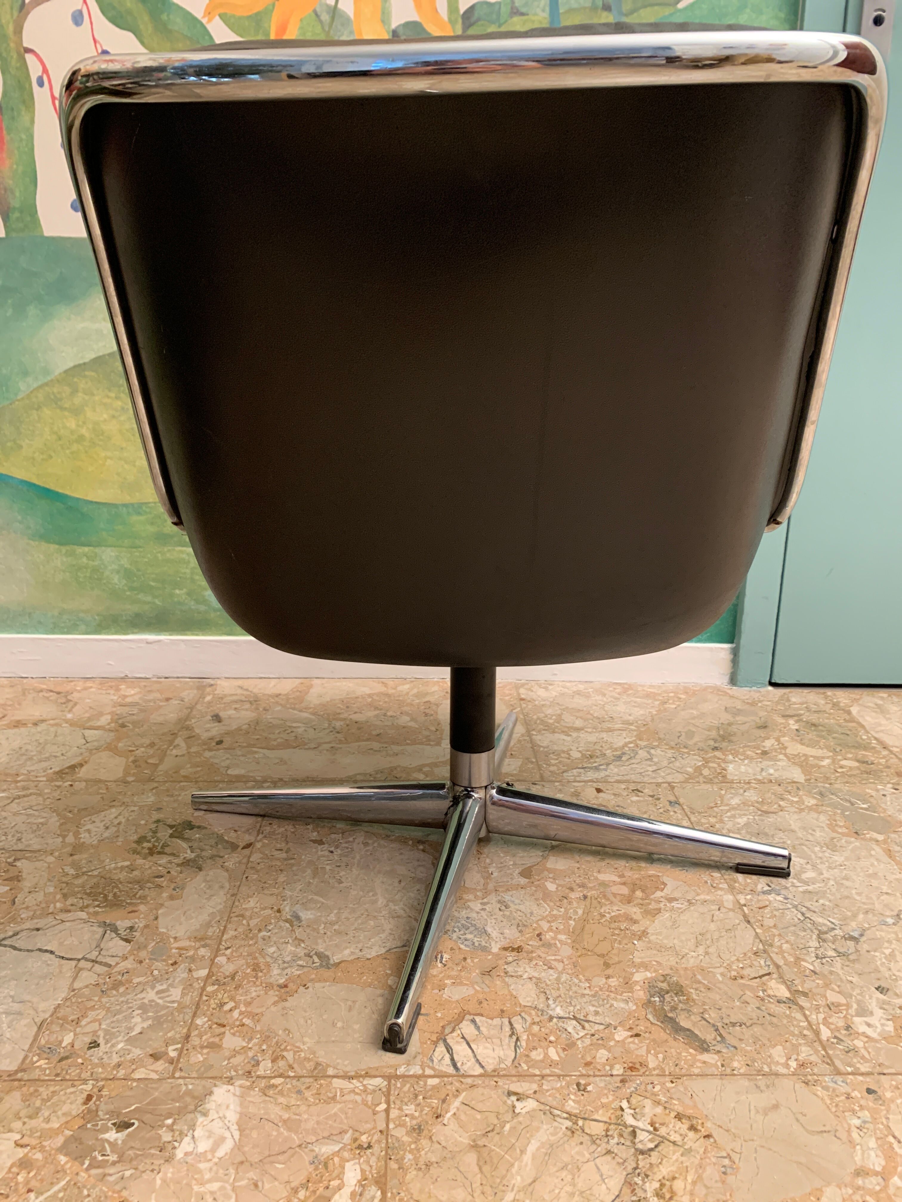 Armchair 1255 by Charles Pollock edited by Knoll