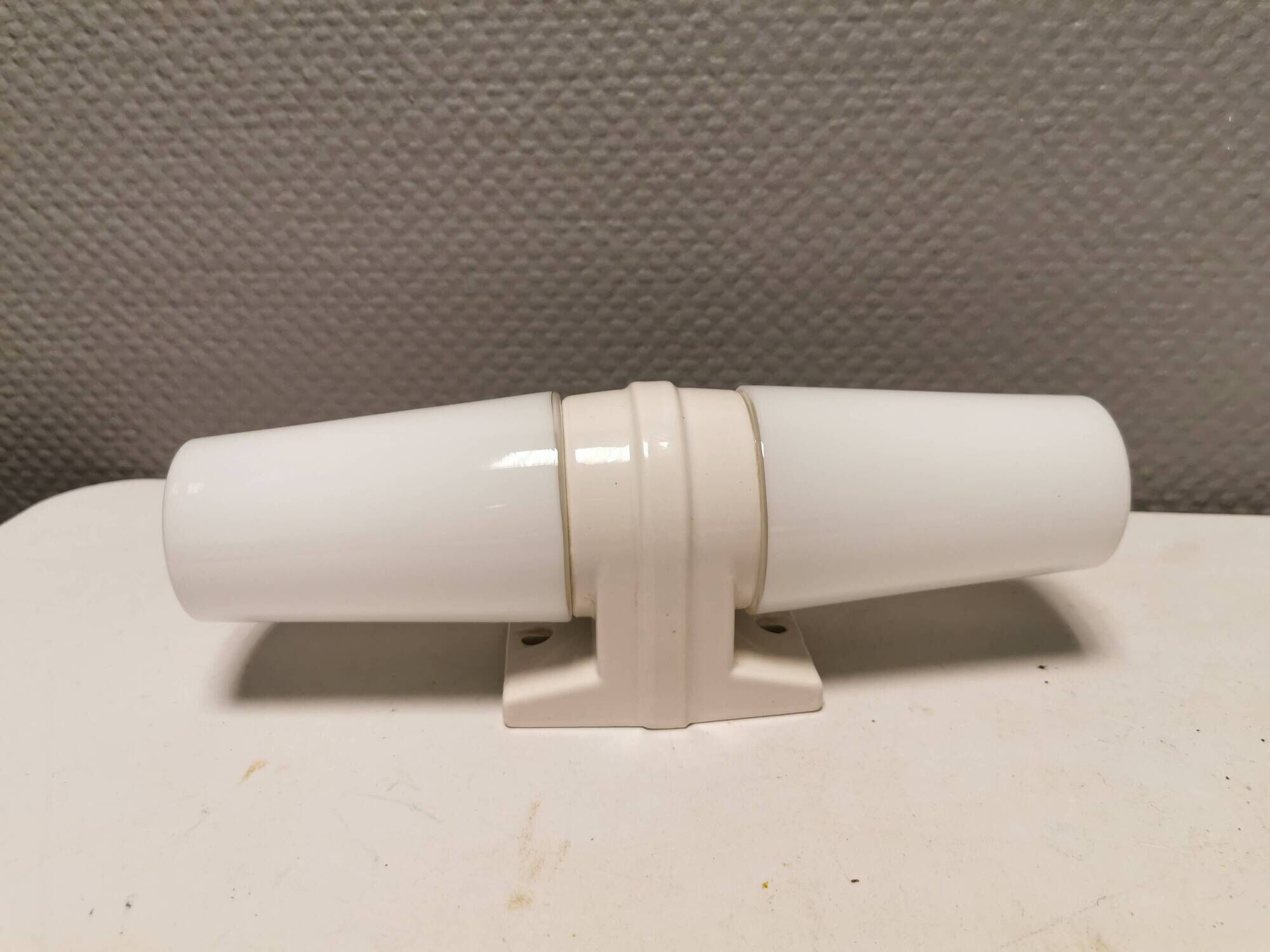 Bathroom/wall lamp designed by sigvard bernadotte for ifö sweden, model 6060. Estimated 1970-80s