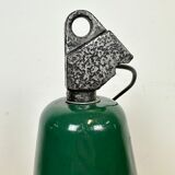 Lampe d’usine industrielle en émail vert avec dessus en fonte, années 1960