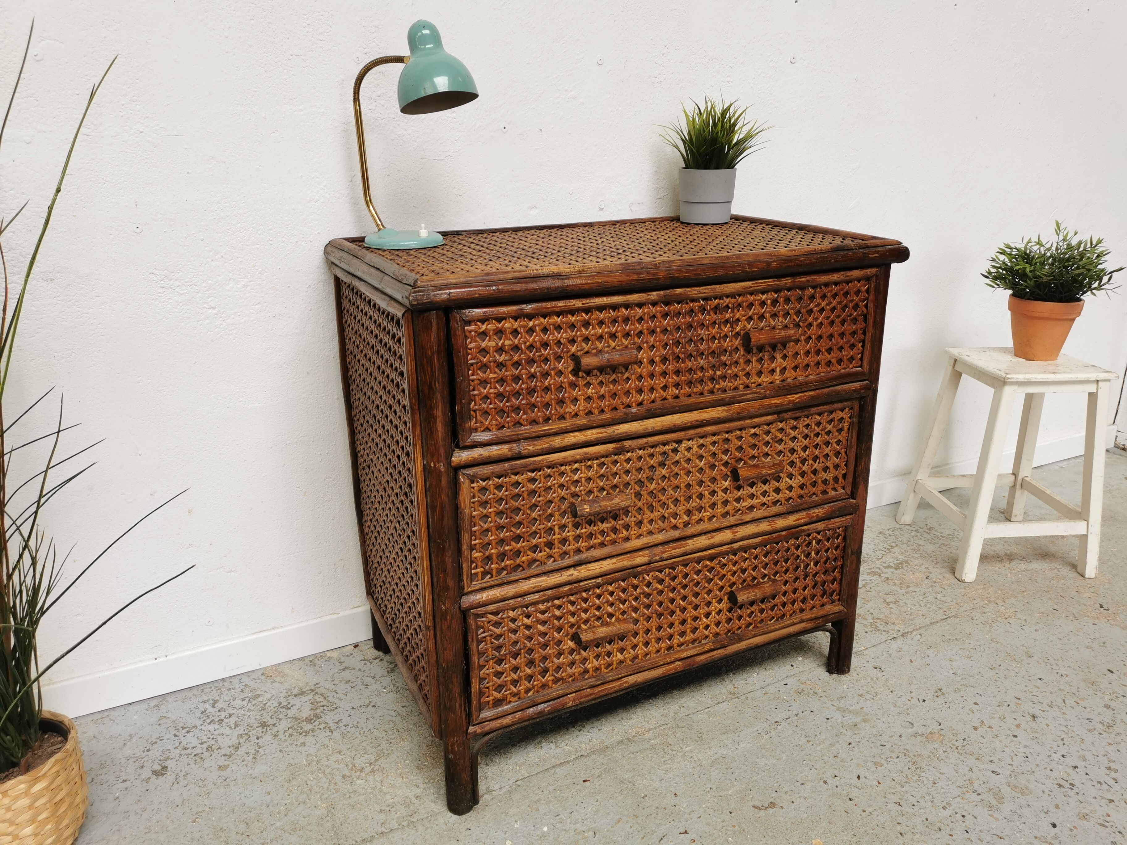 Commode vintage en rotin et cannage