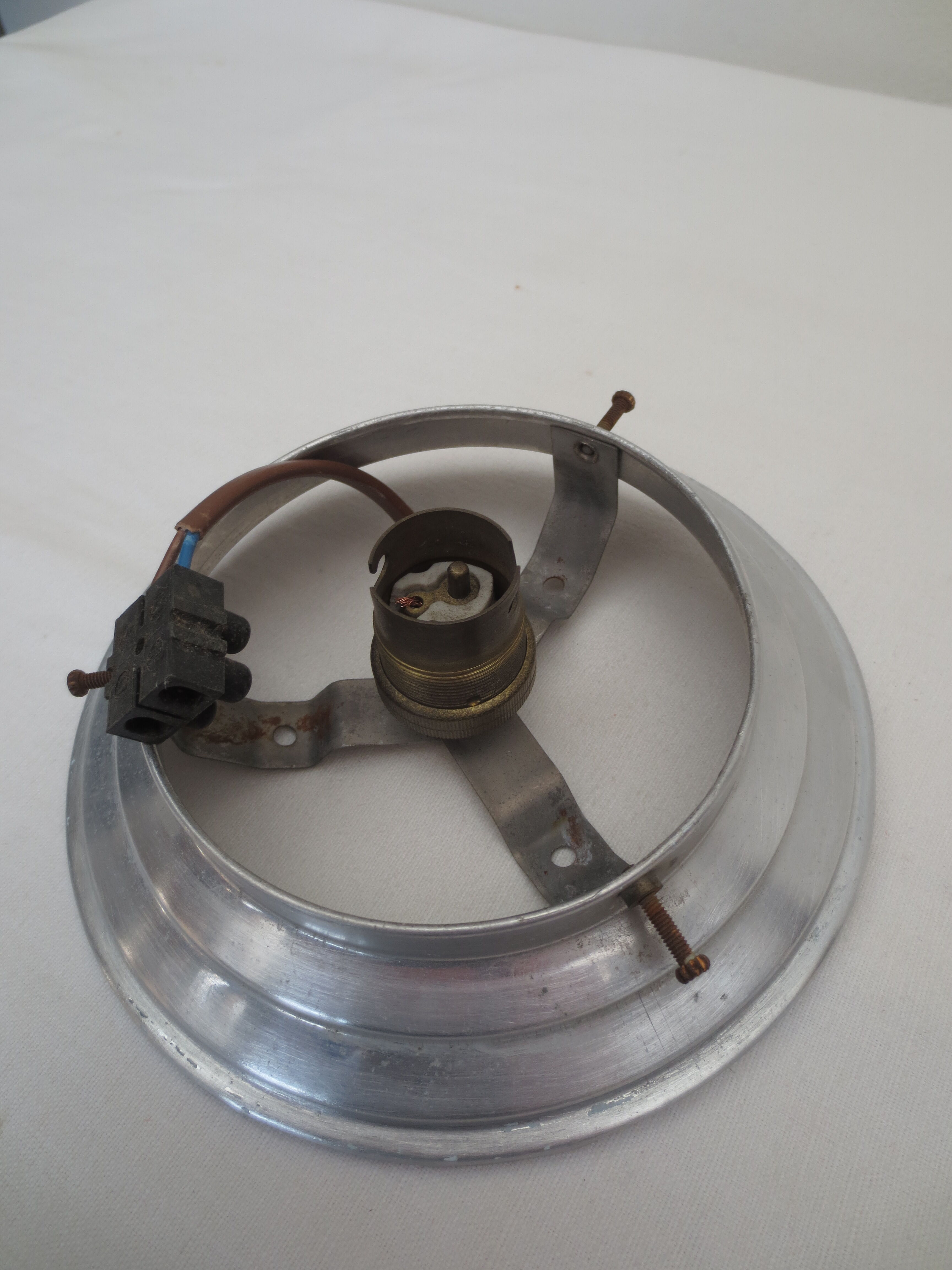 White spherical wall lamp for ceiling or wall