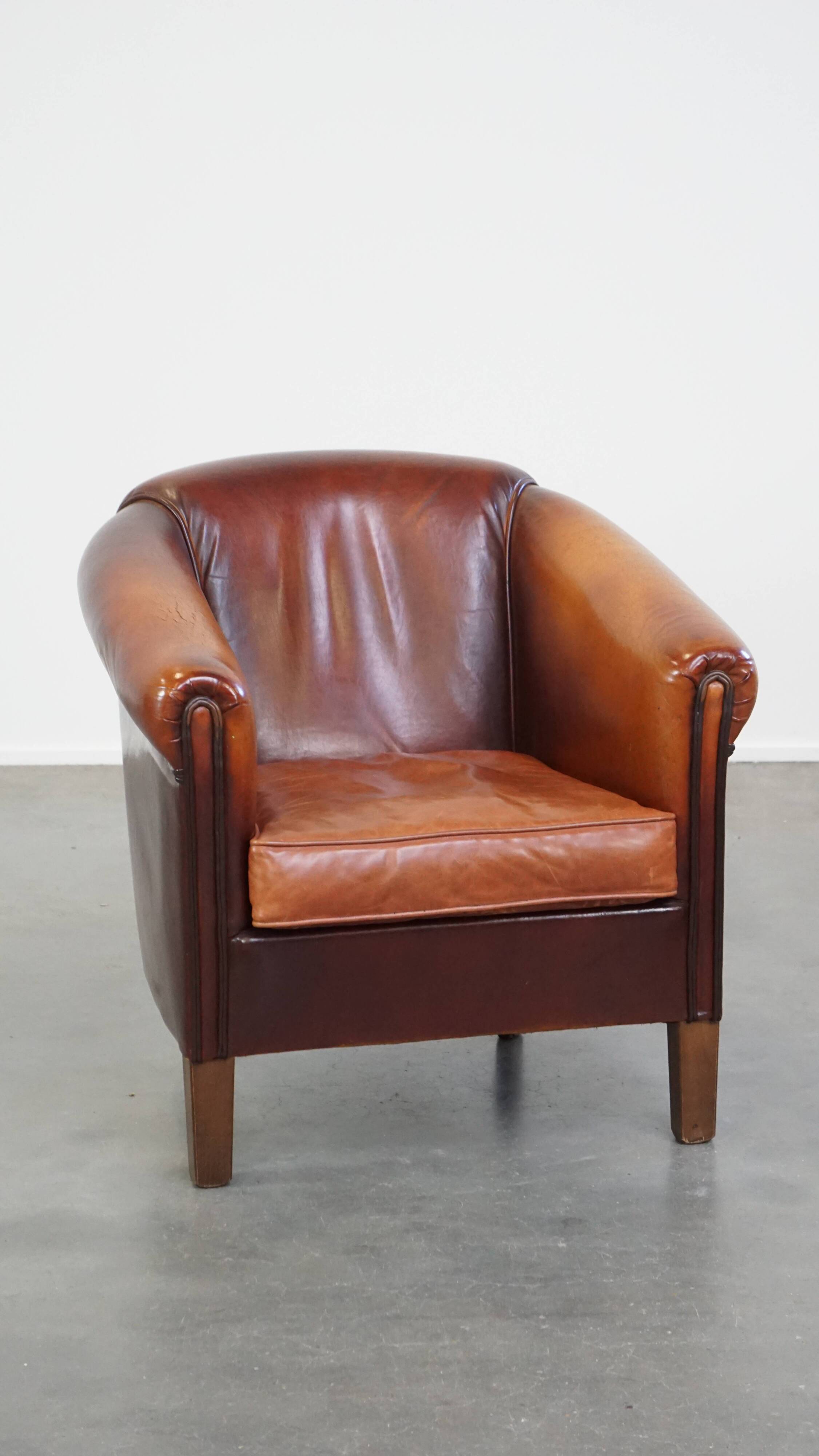 Correctly finished sheep leather club chair