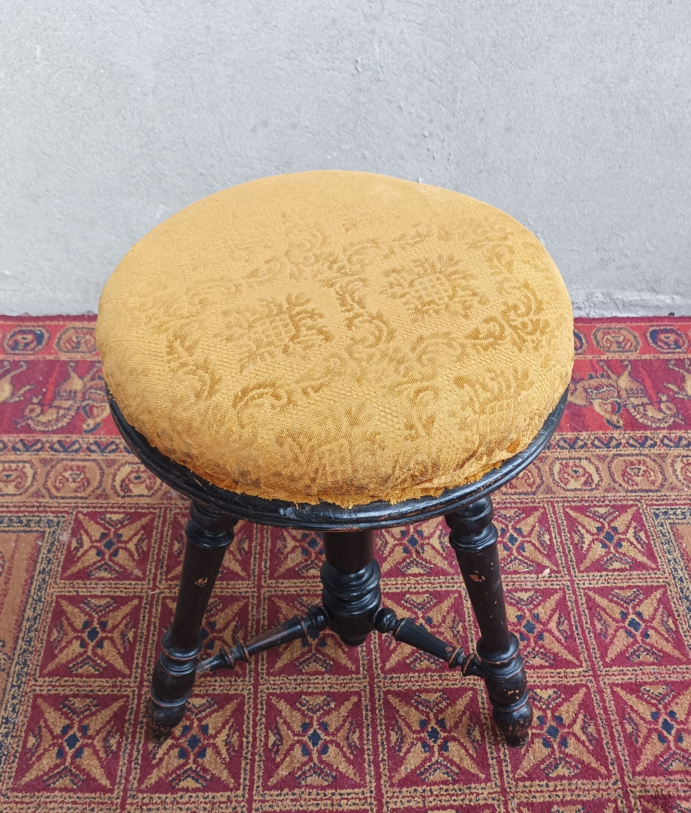 Napoleon III piano stool