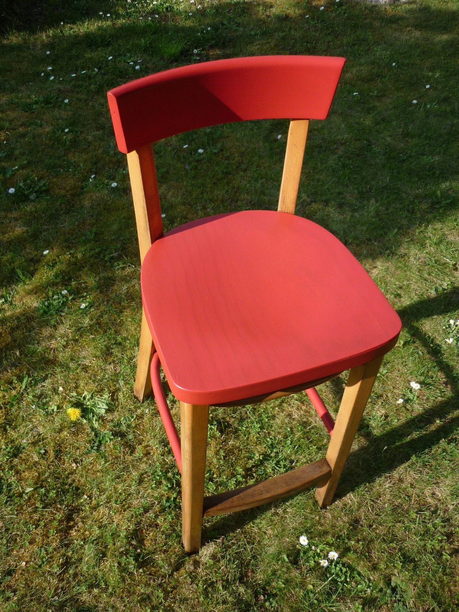 High bistro chair in natural and red wood