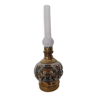 Lampe petrole cuivre .faience de gien