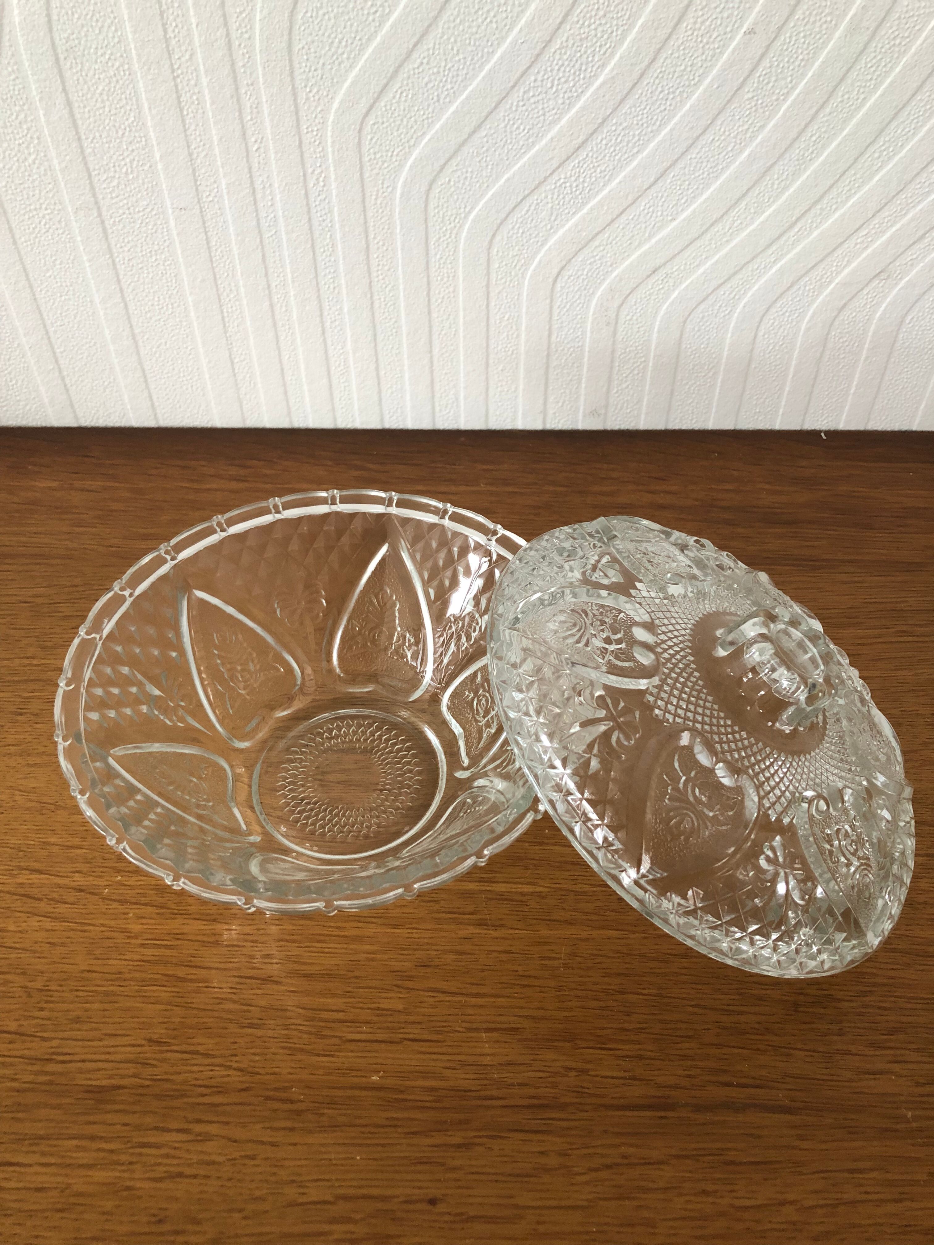 Bonbonnière with cut glass lid