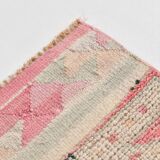 Tapis couloir vintage rose et vert pastel, charme bohème anatolien