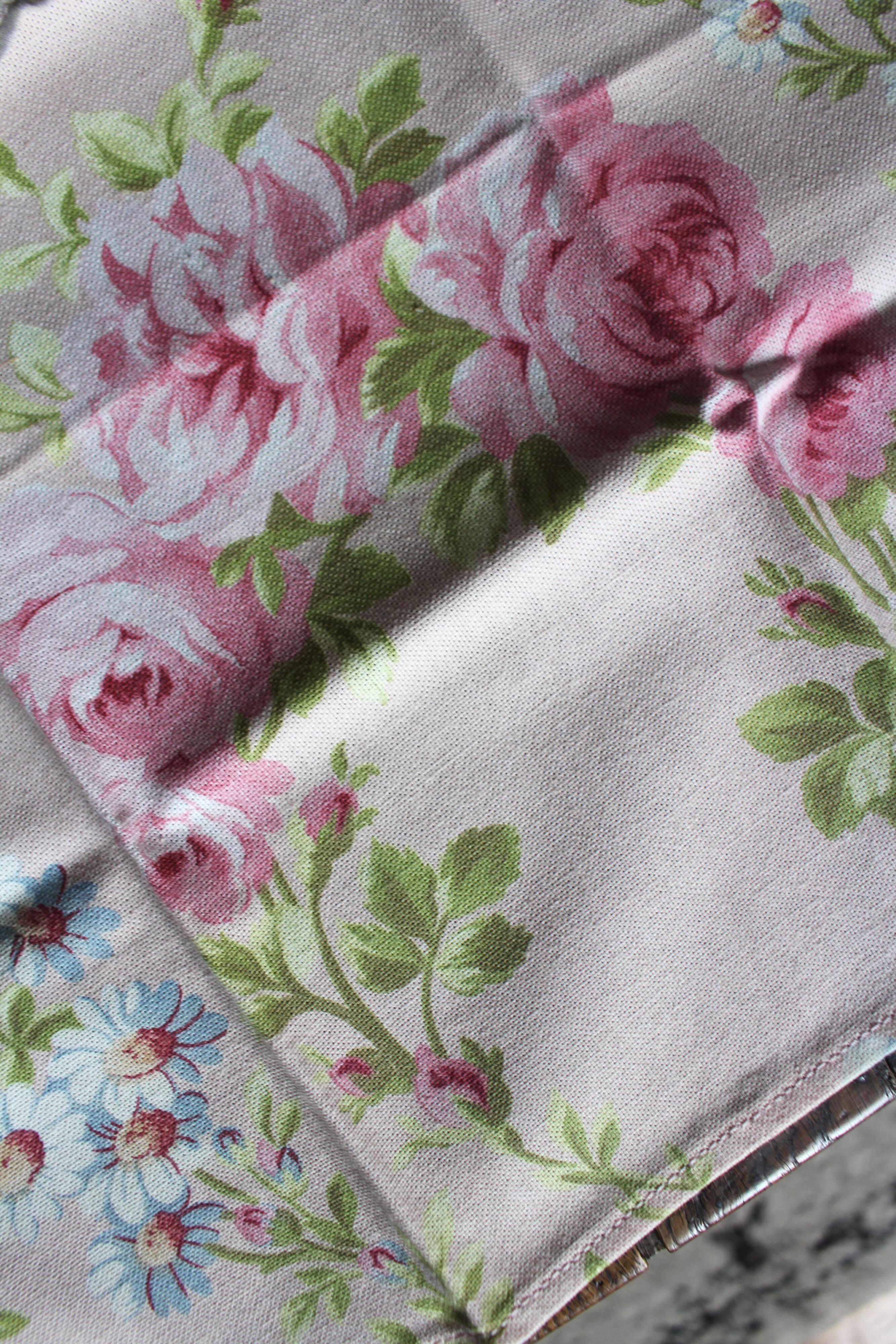 A set of 4 romantic floral polka dot napkins.