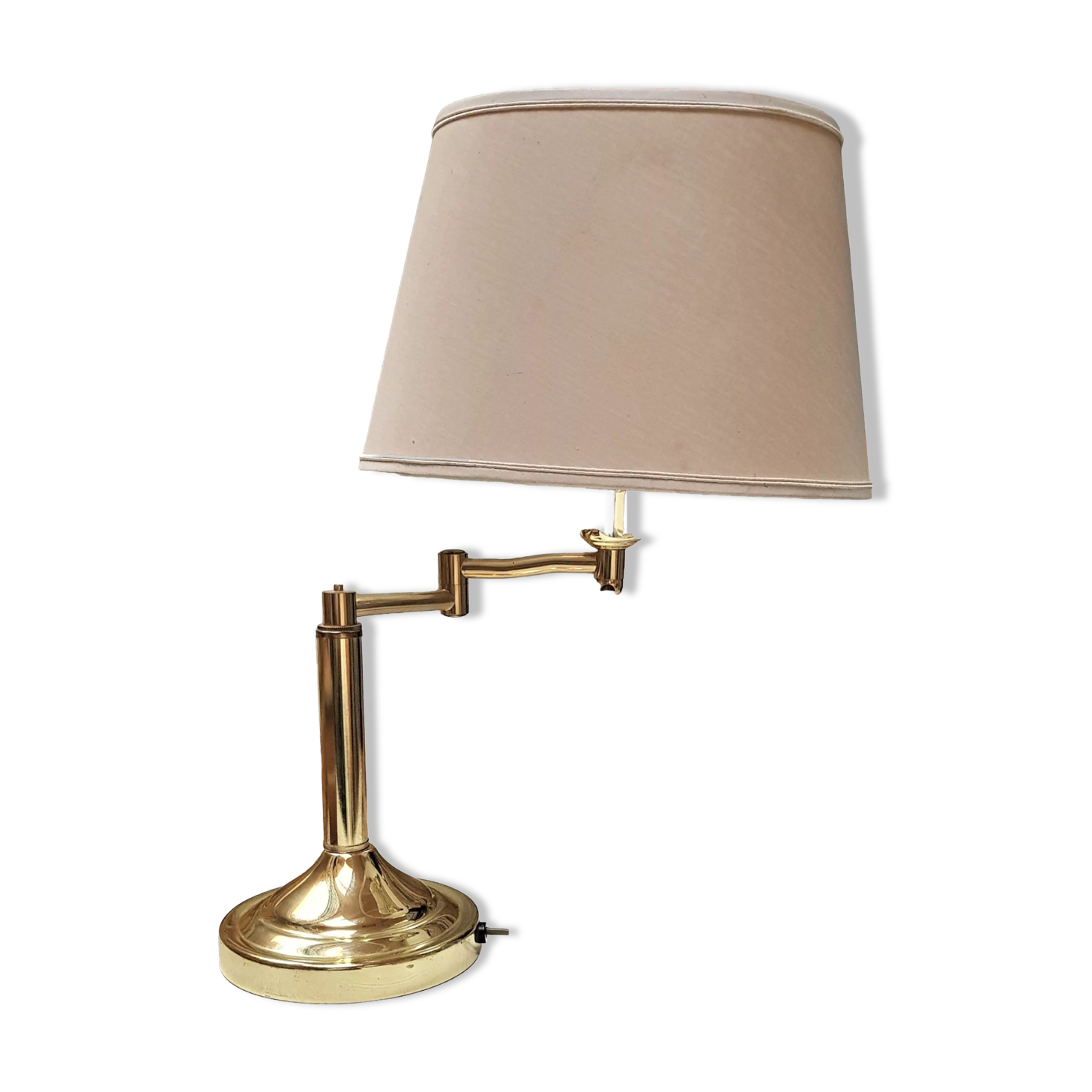 Articulated table lamp reading
