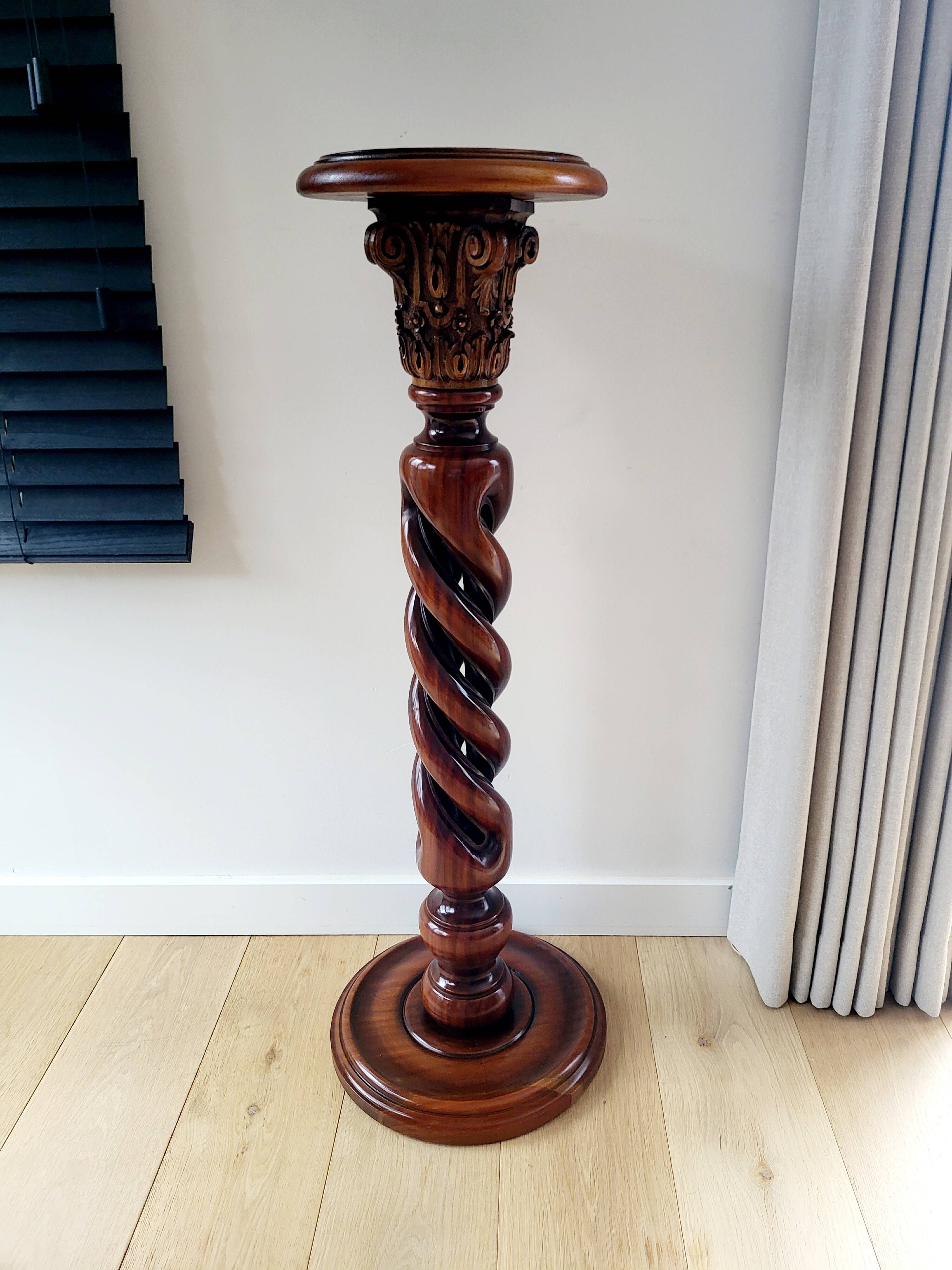 Colonne / piédestal en bois de style antique