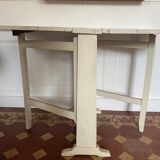Folding table